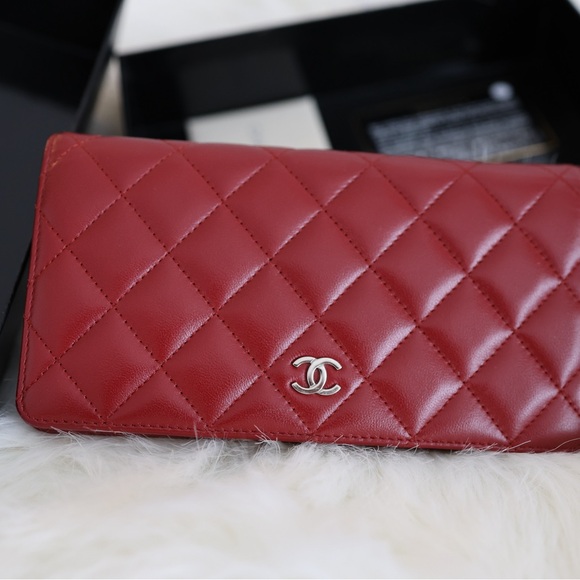 CHANEL Leather Wallet - Picture 5 of 7